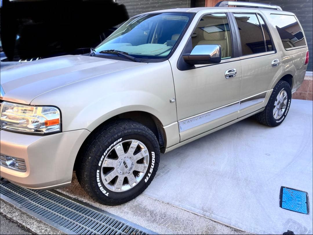m*i様 Lincoln Navigator ゴールド SUV 5ドア