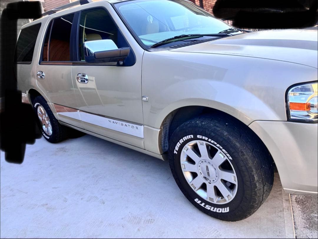 m*i様 Lincoln Navigator ゴールド SUV 5ドア