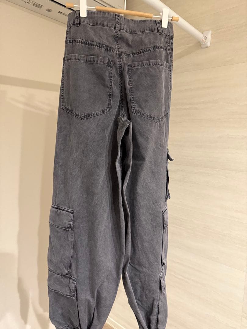 Adidas グレー カーゴパンツ