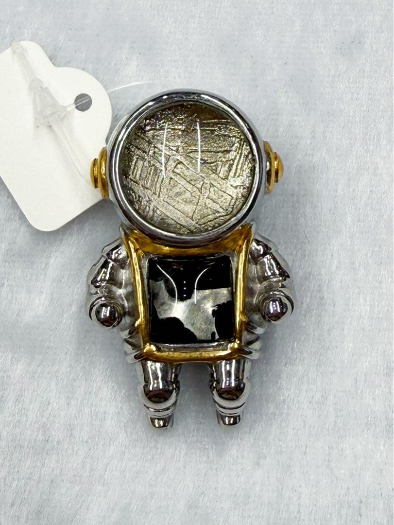 【新品未使用】ムオニナルスタ隕石　ギベオン　ペンダント　宇宙飛行士