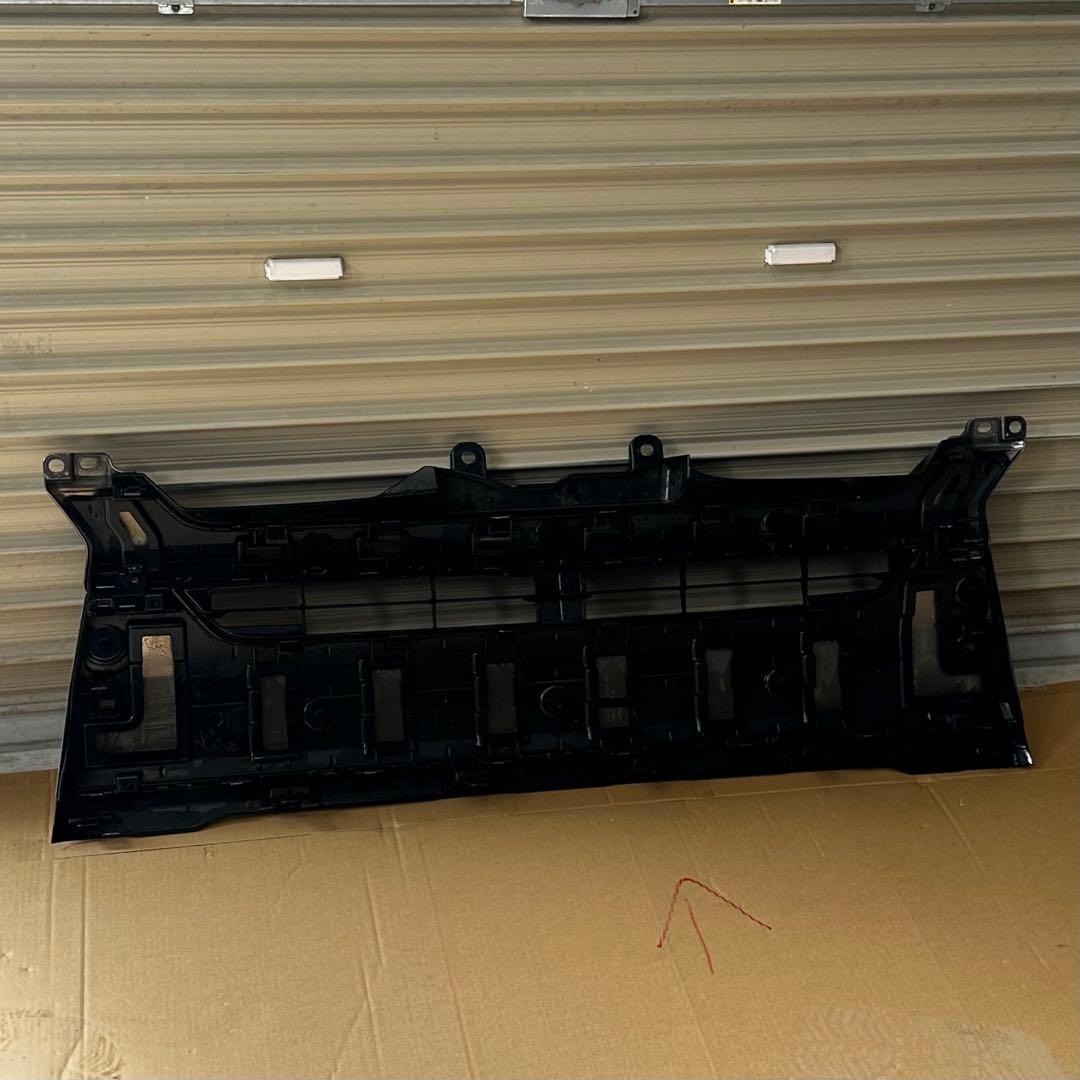 TOYOTA純正　ハイエース　フロントグリル