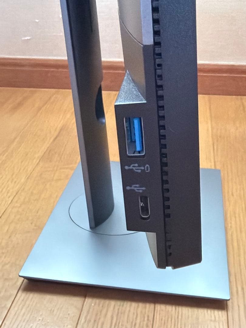 DELL U2720QM 27インチ 4Kモニター