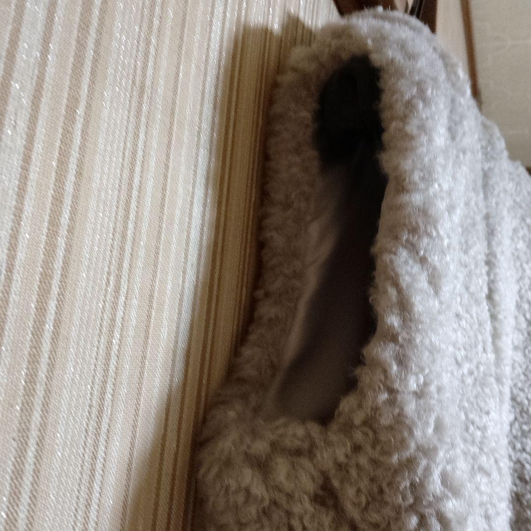 Jinesボア フード付きベスト ベージュ　新品未使用、定価21.780円