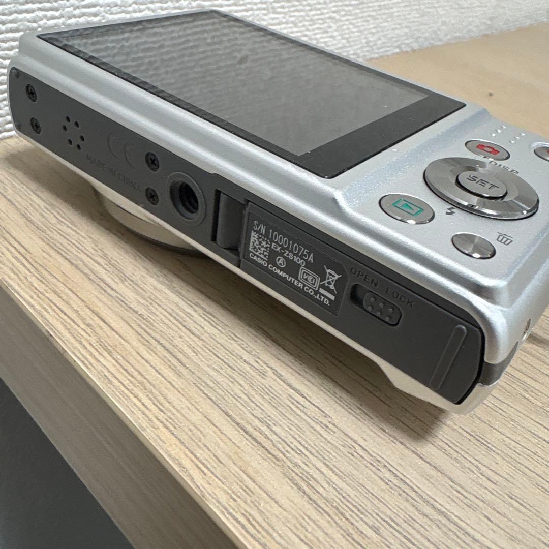 CASIO EXILIM EX-ZS100 デジタルカメラ