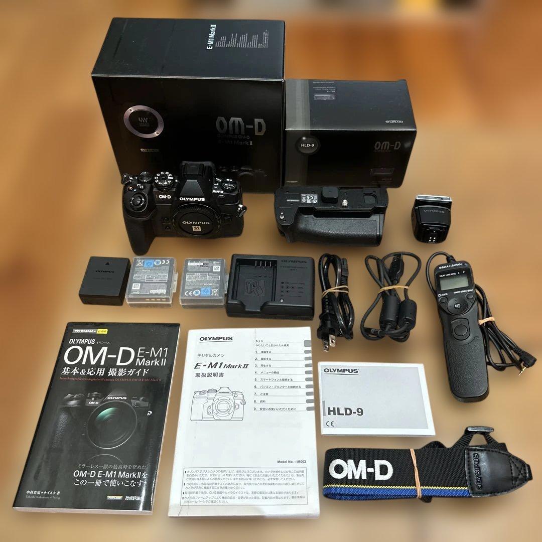 OLYMPUS OM-D E-M1 Mark II 本体　とバッテリーホルダー他