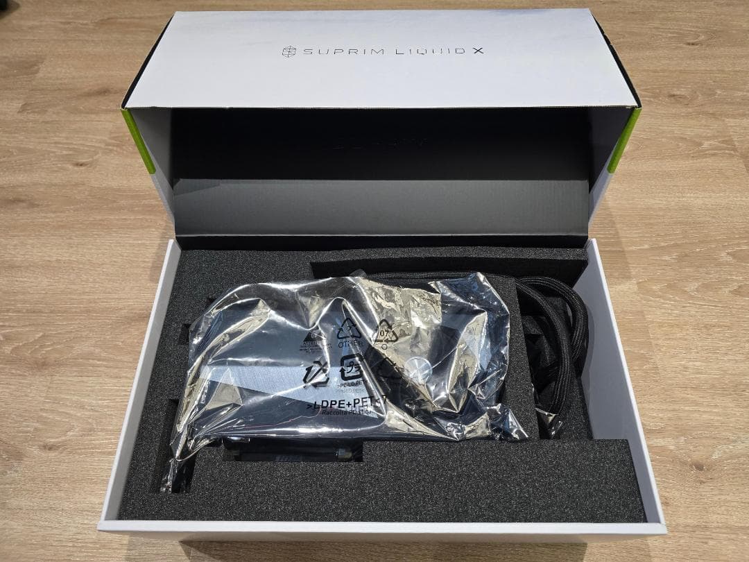 【超美品】GeForce RTX 4090 SUPRIM LIQUID 24GB