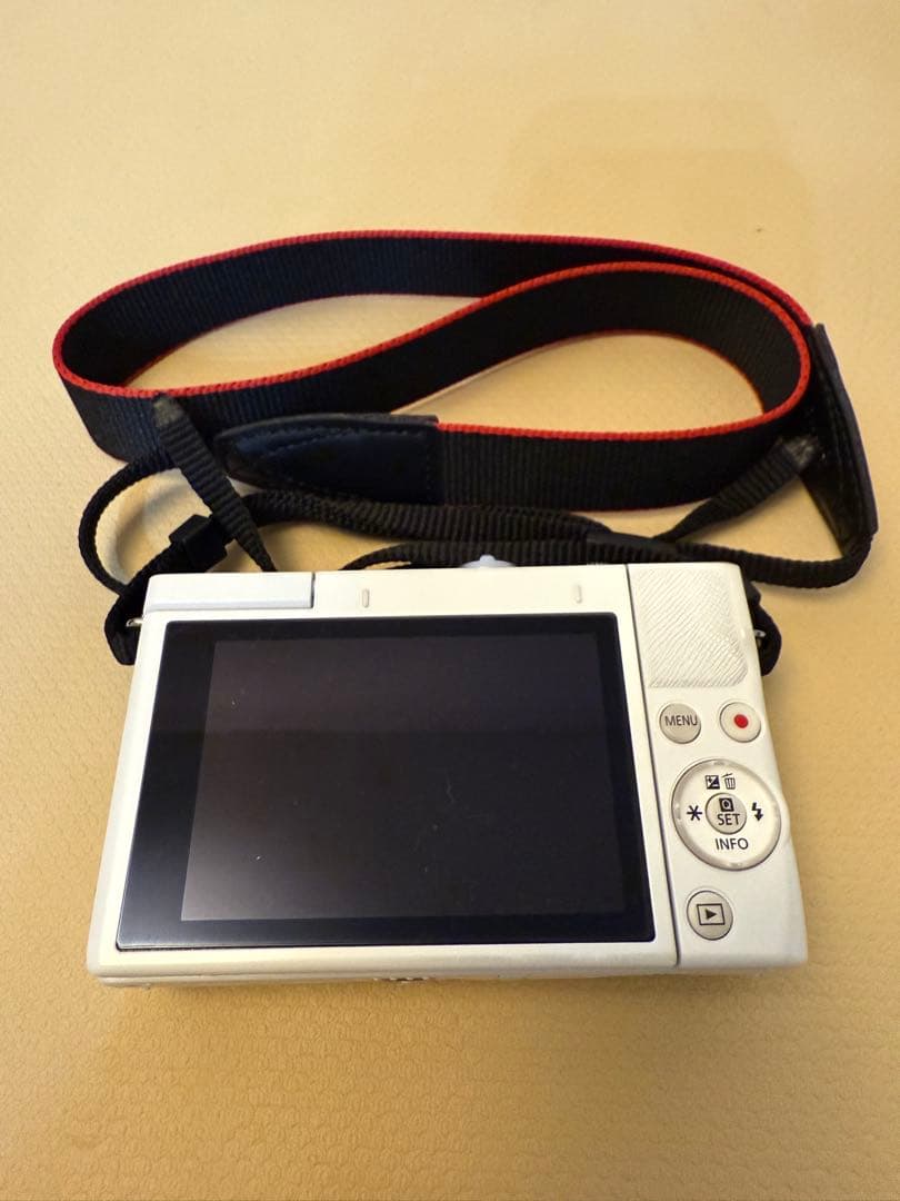 Canon EOS M200 15-45mm レンズ　ホワイト