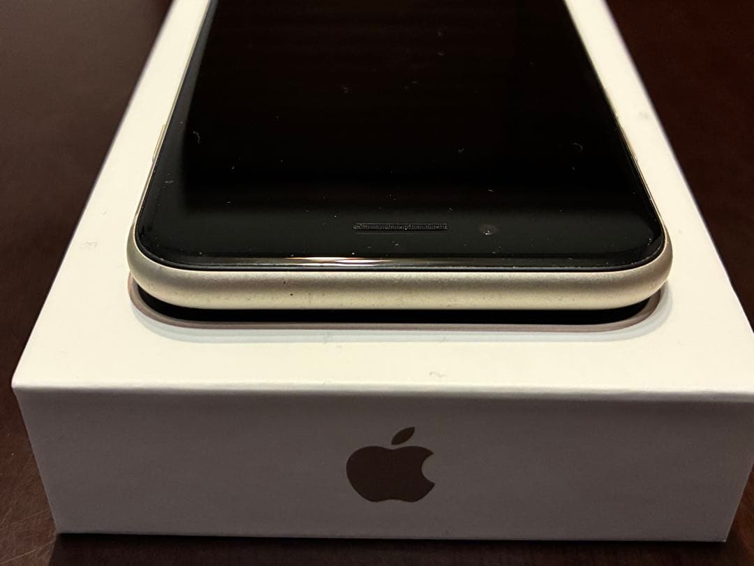 Apple iPhone SE 3 (第3世代) ホワイト　89% 美品