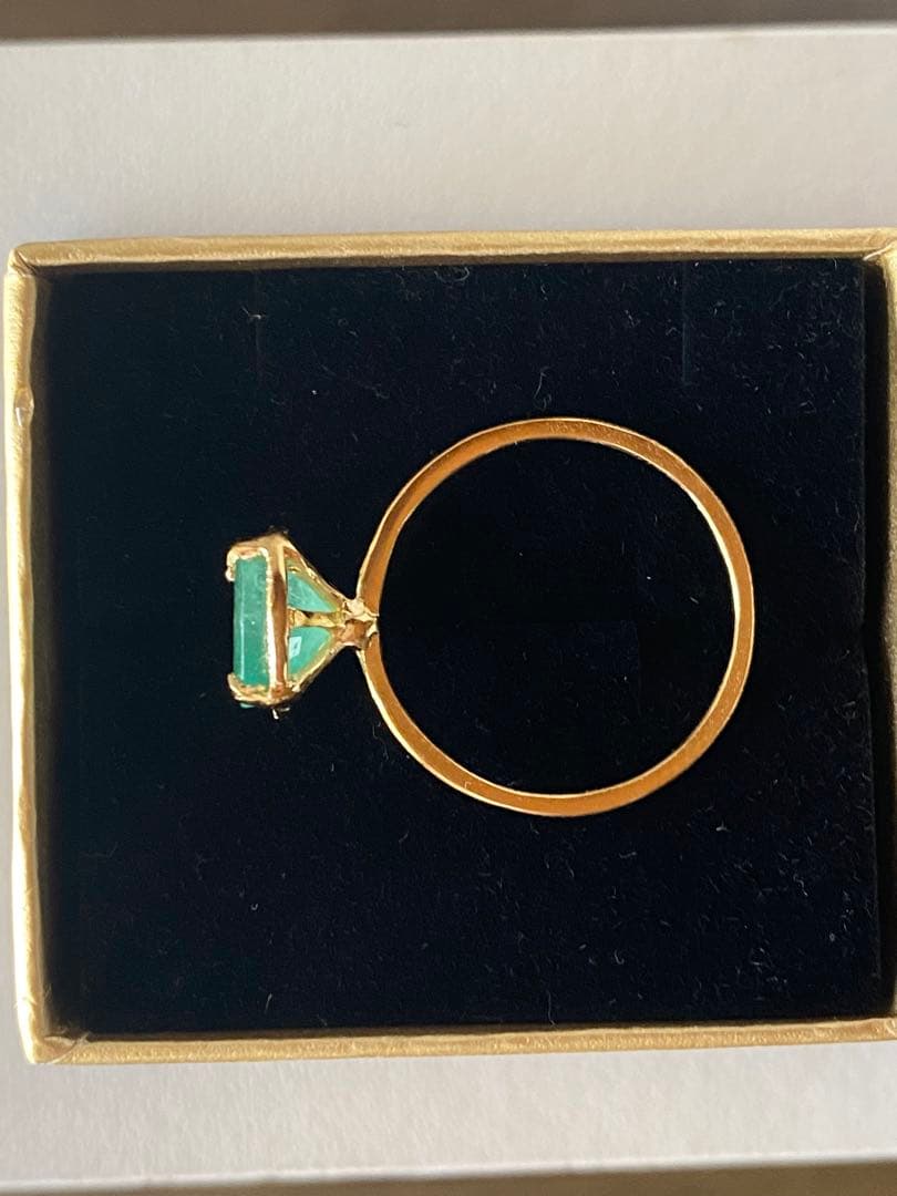 ぽー　エメラルド高貴リング