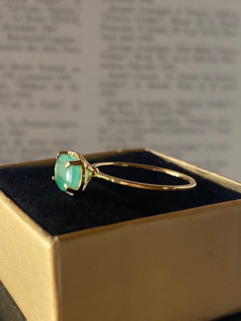 ぽー　エメラルド高貴リング