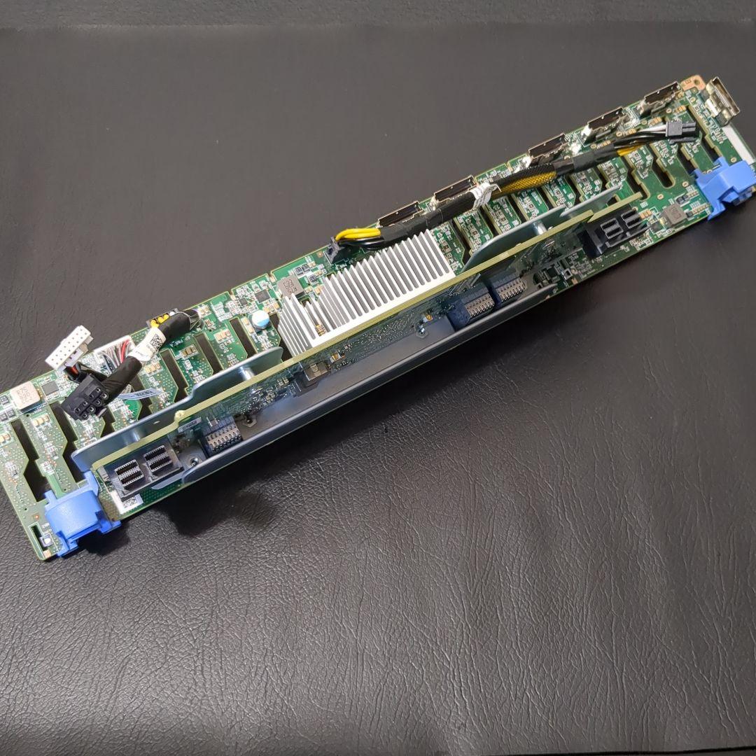 Dell サーバー用 2.5インチ SAS/SATA/NVMe バックプレーン
