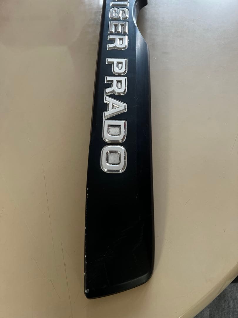 ランドクルーザープラド150後期 リアガーニシュ　ロゴ塗り分け マット　ブラック