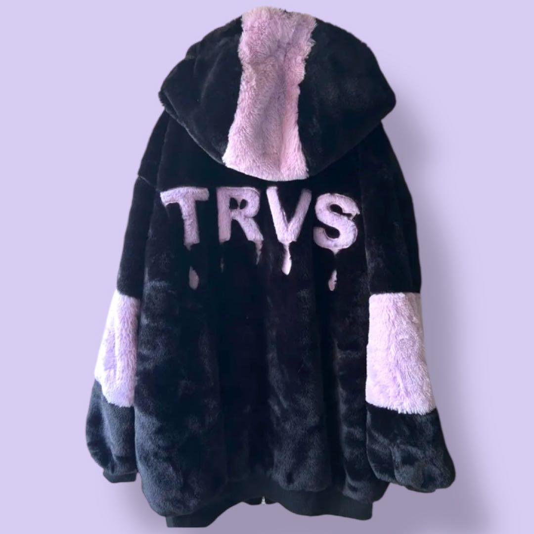 TRAVAS TOKYO ドリップロゴ フェイクファー ハイネックパーカー地雷系