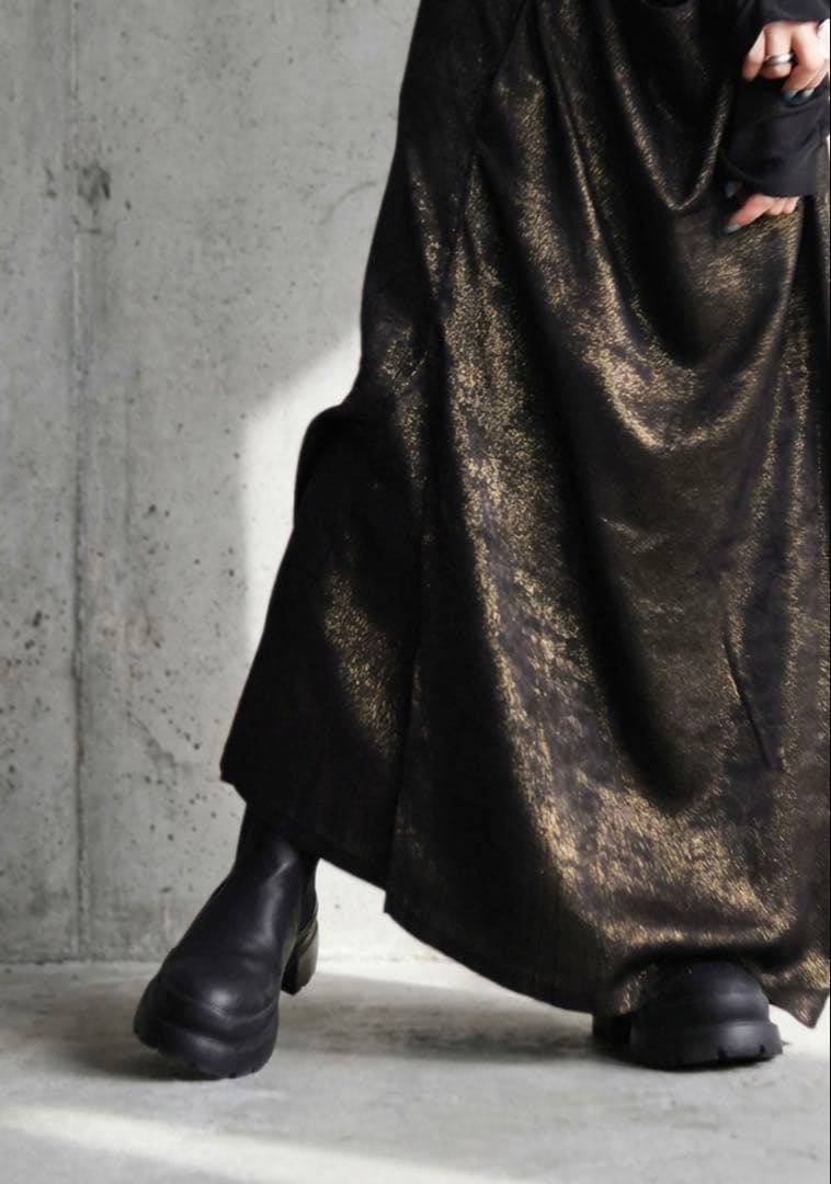 新品未使用　ブラックラメ　ロングドレス Vネック スリットあり