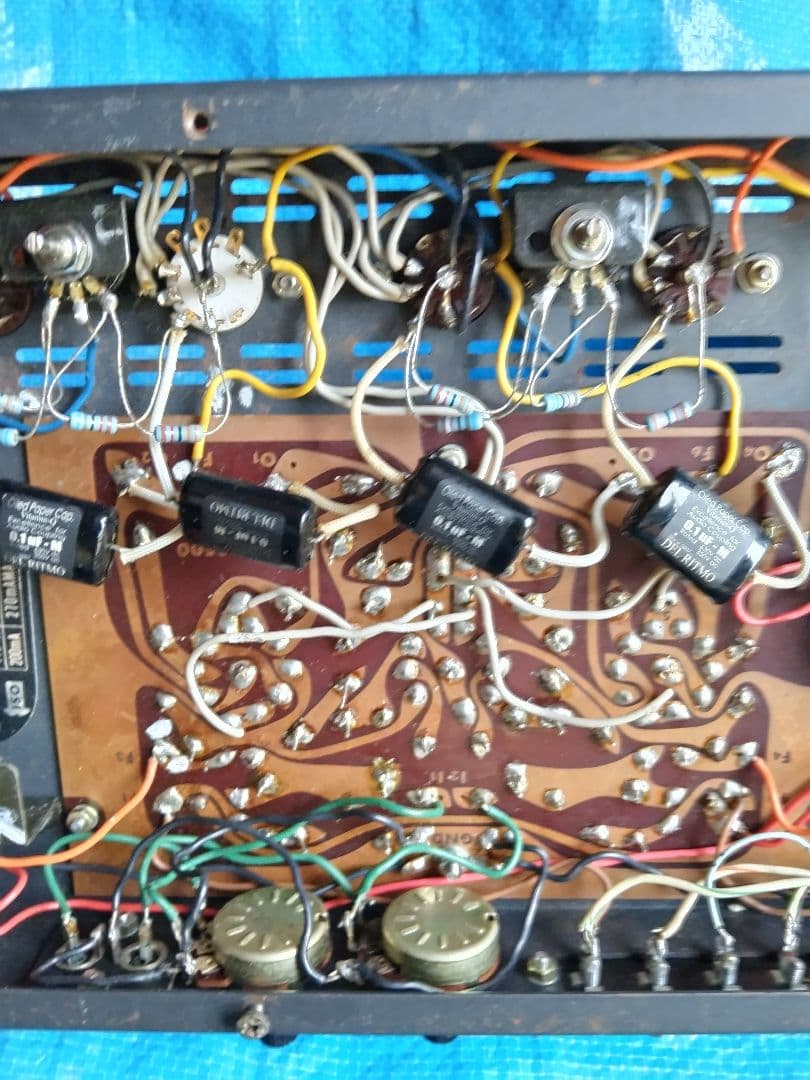 ラックス真空管メインアンプA2500　中古動作品の出品です。