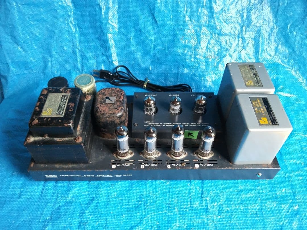 ラックス真空管メインアンプA2500　中古動作品の出品です。