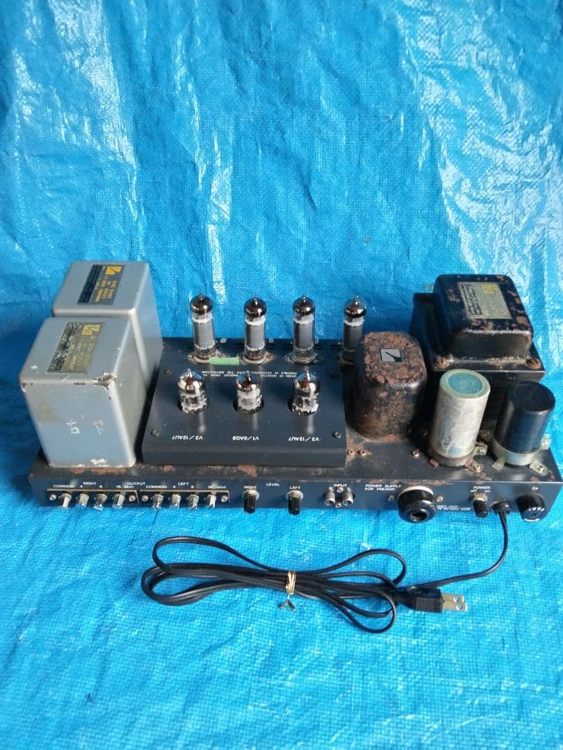 ラックス真空管メインアンプA2500　中古動作品の出品です。