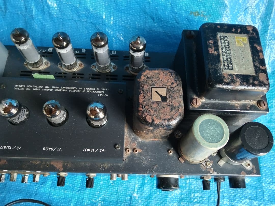 ラックス真空管メインアンプA2500　中古動作品の出品です。