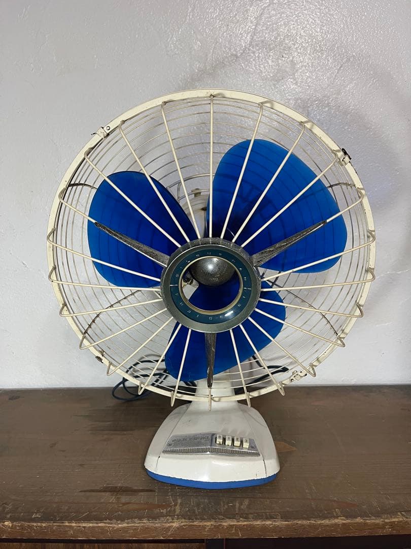 青い3枚羽根スタンド扇風機