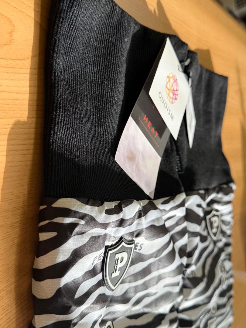 パーリーゲイツPEARLYGATES レッグウォーマーゼブラ柄