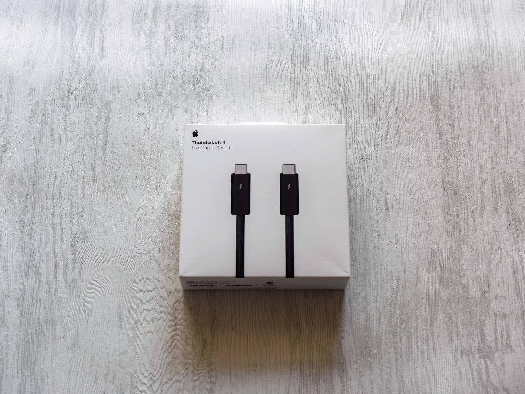 Apple Thunderbolt 4 Proケーブル 1.8 m 純正品