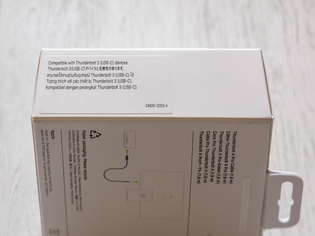 Apple Thunderbolt 4 Proケーブル 1.8 m 純正品