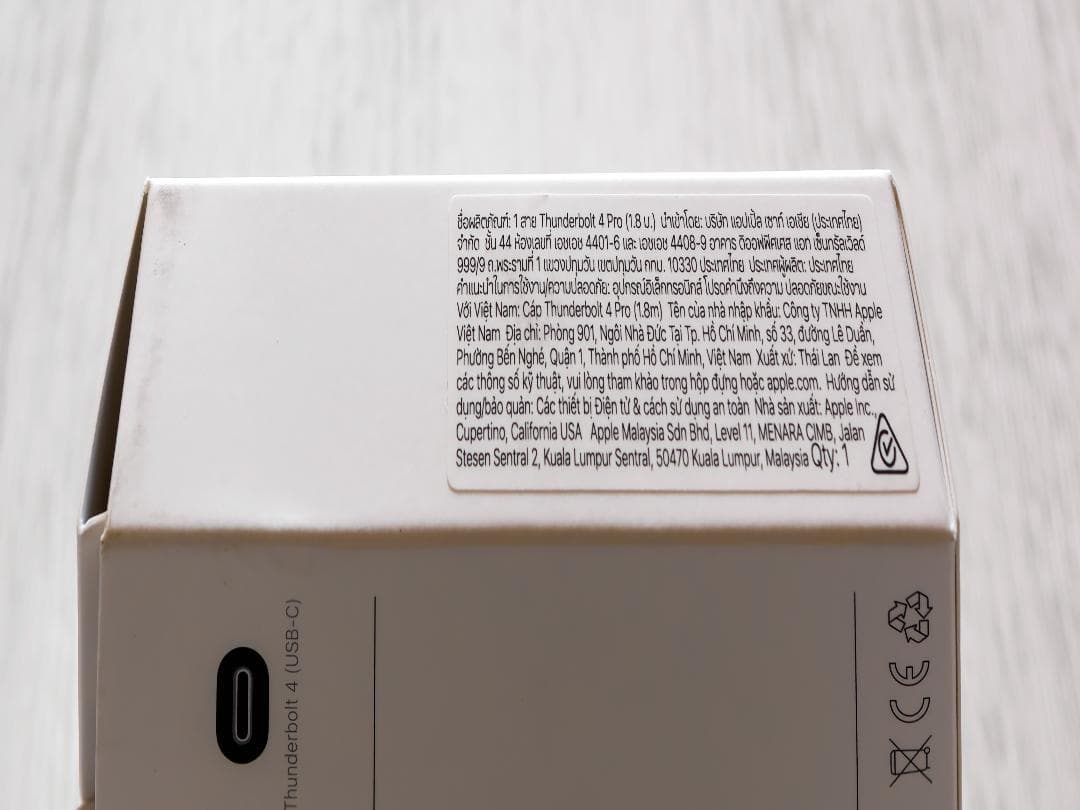 Apple Thunderbolt 4 Proケーブル 1.8 m 純正品