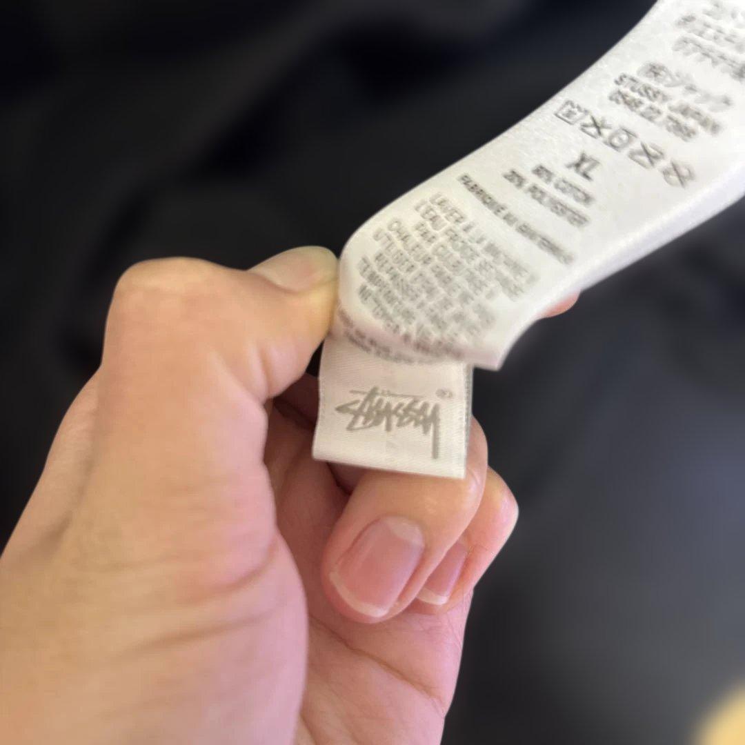 Stüssy 背面ドラゴンプリント スウェット 黒