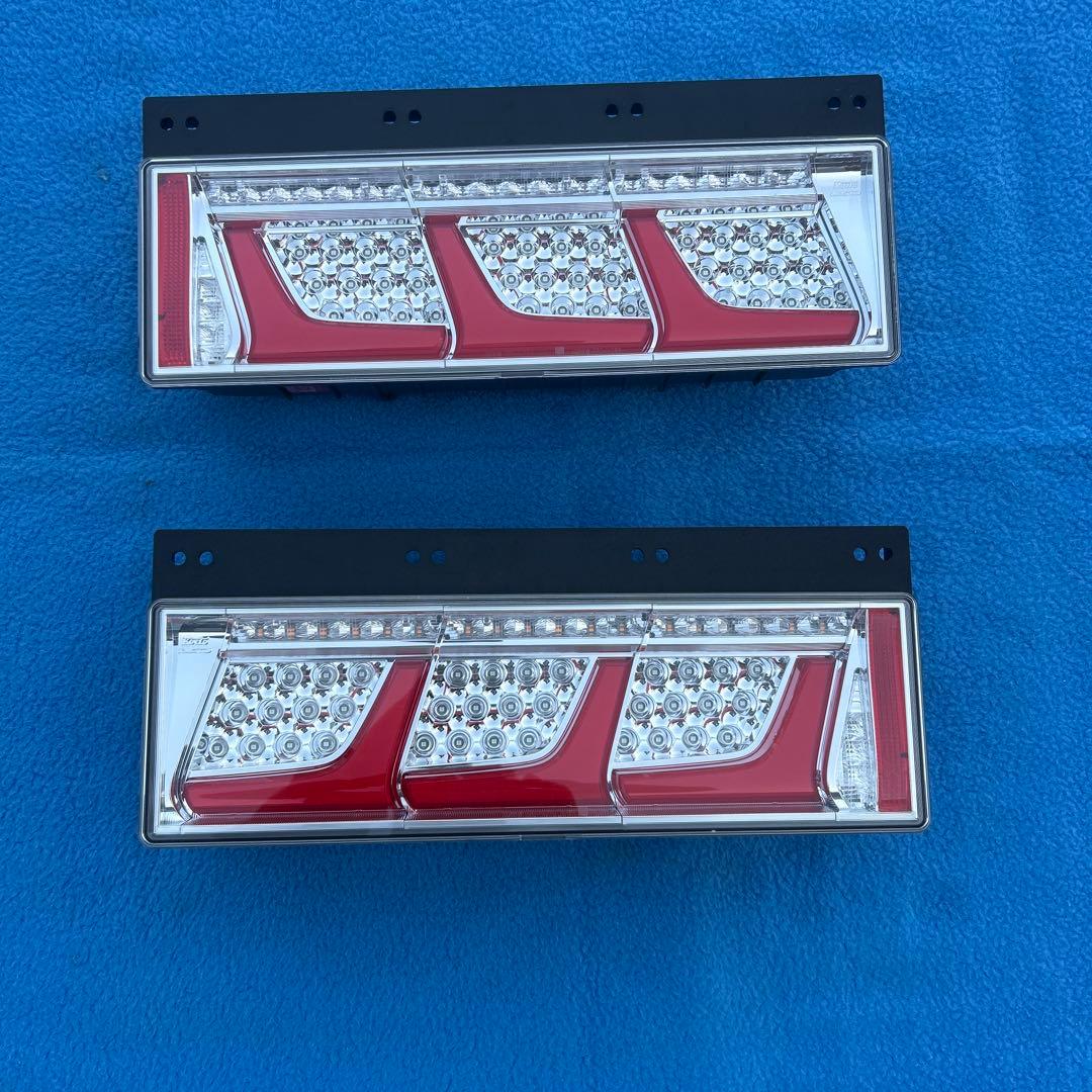 ③ 小糸LEDテールランプ 左右セット　新車外し 25W ノーマルターン