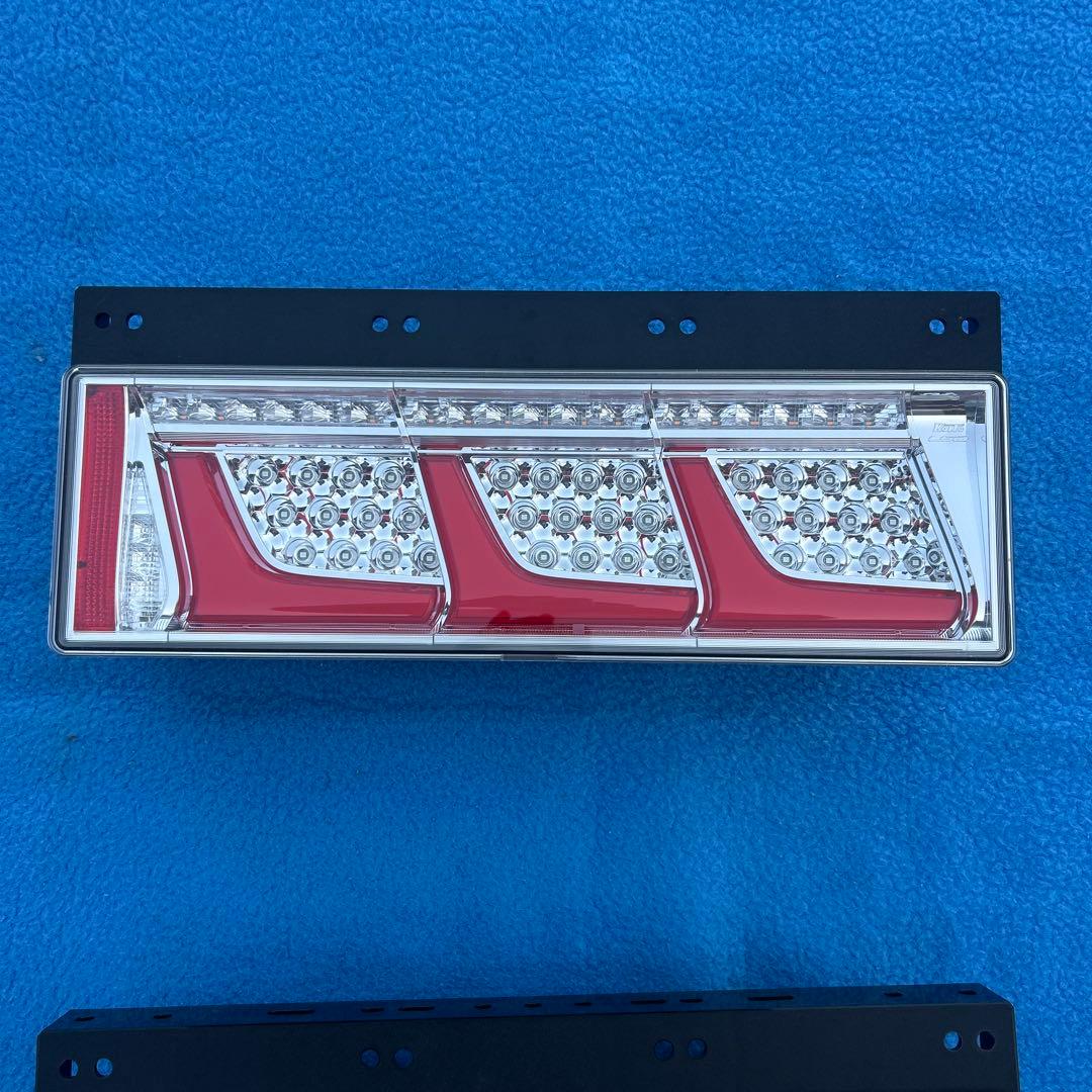 ③ 小糸LEDテールランプ 左右セット　新車外し 25W ノーマルターン