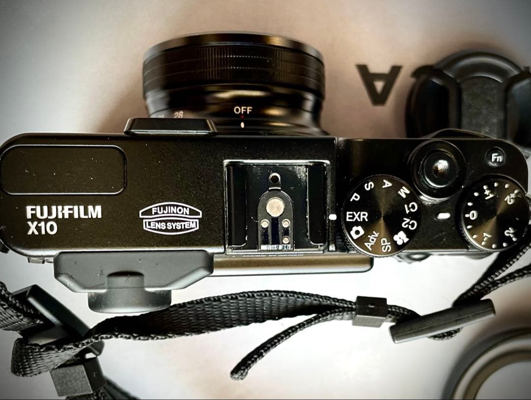 a*y様 美麗品　希少　Fujifilm X10 コンパクトデジタルカメラ