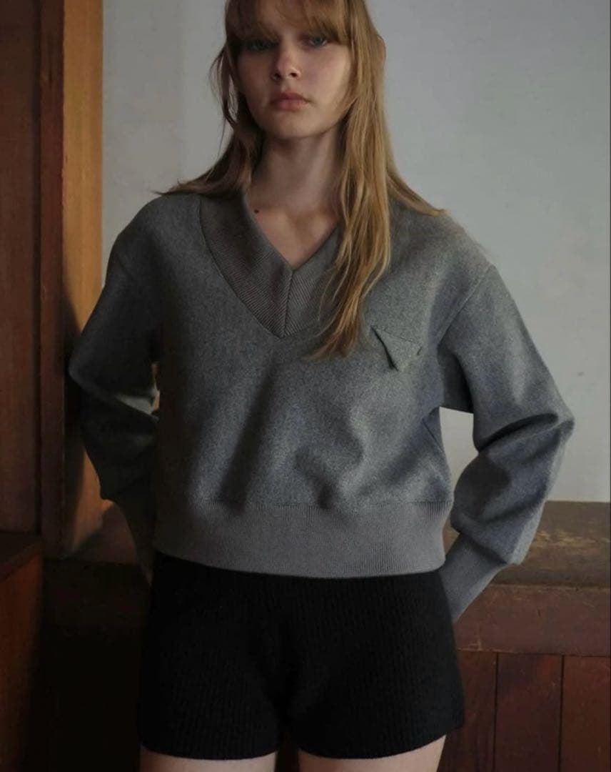 あ THETOE Isartor Sweat