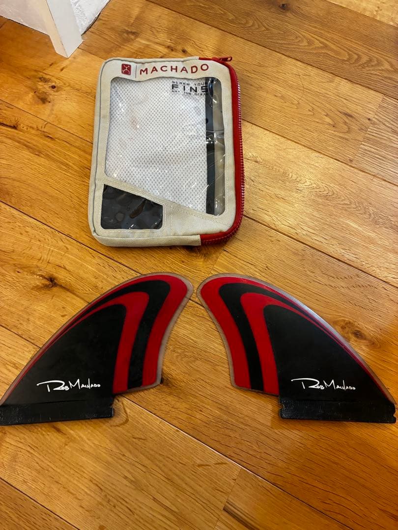 FireWire MACHADO サーフボードフィン 黒と赤 ケース付き