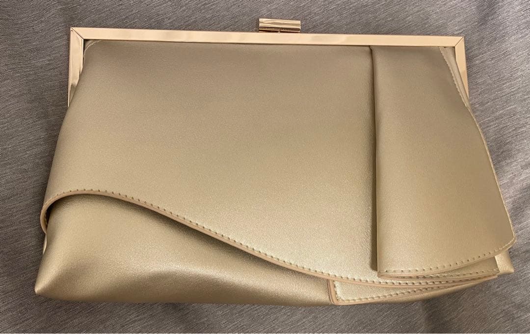 AIMER/エメ　フレアタッククラッチバッグ