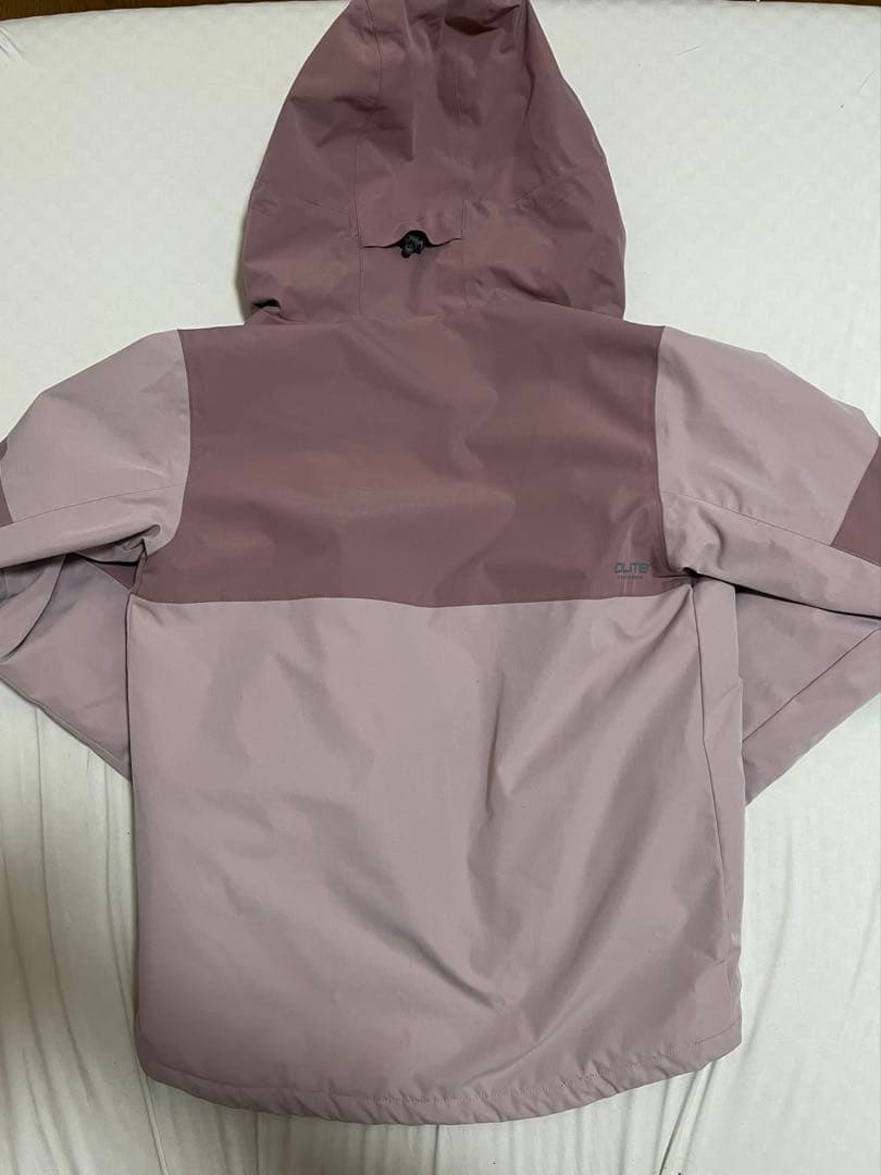 女性用スノーボードウェア 上下セット　ピンクとホワイト