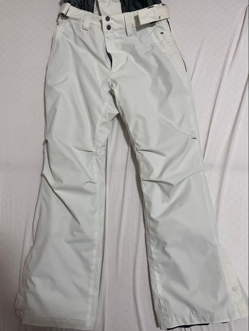 女性用スノーボードウェア 上下セット　ピンクとホワイト