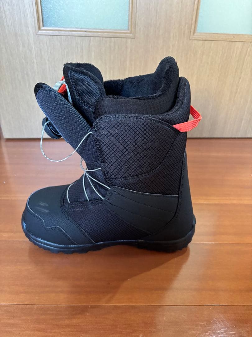 シーズン‼️❗️Burtonキッズ用スノーボードブーツ 黒ボアシステム付き24センチ