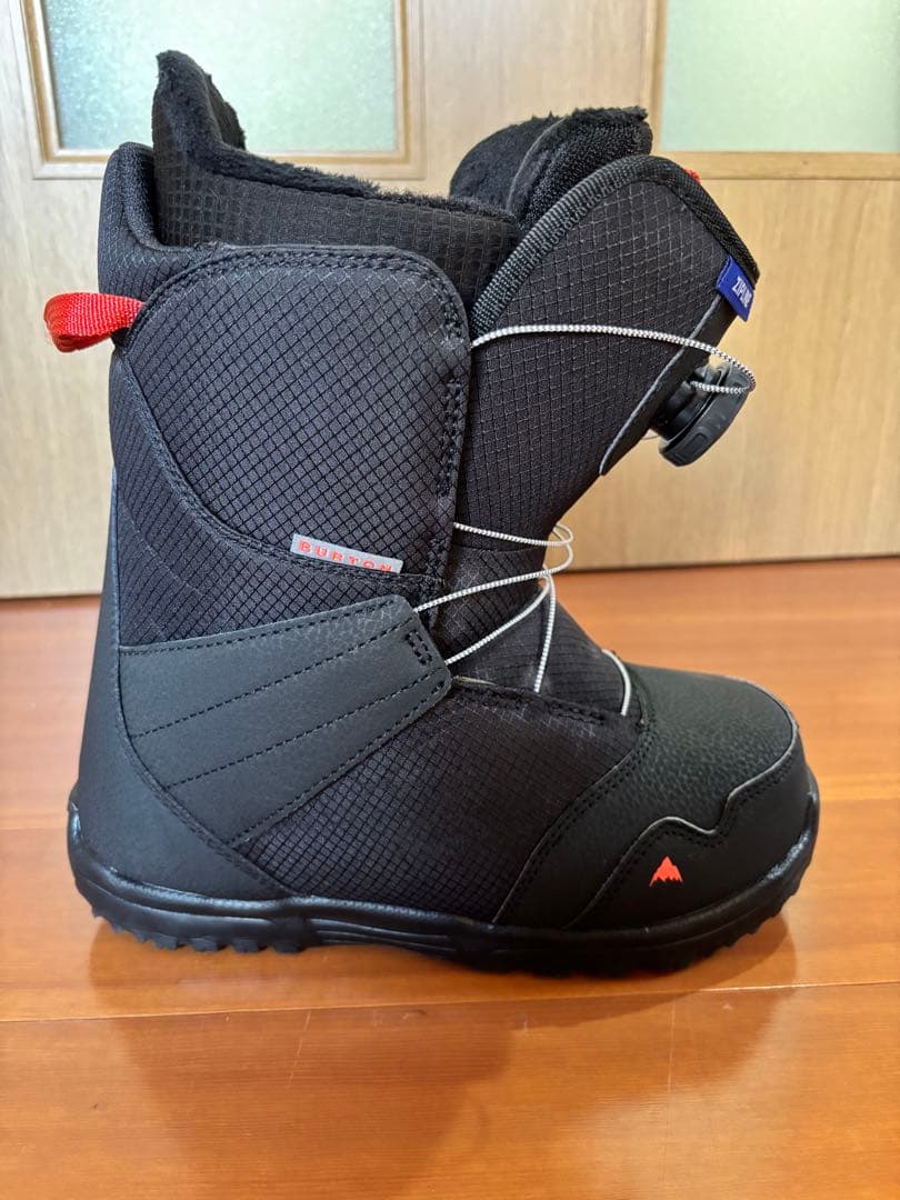 シーズン‼️❗️Burtonキッズ用スノーボードブーツ 黒ボアシステム付き24センチ