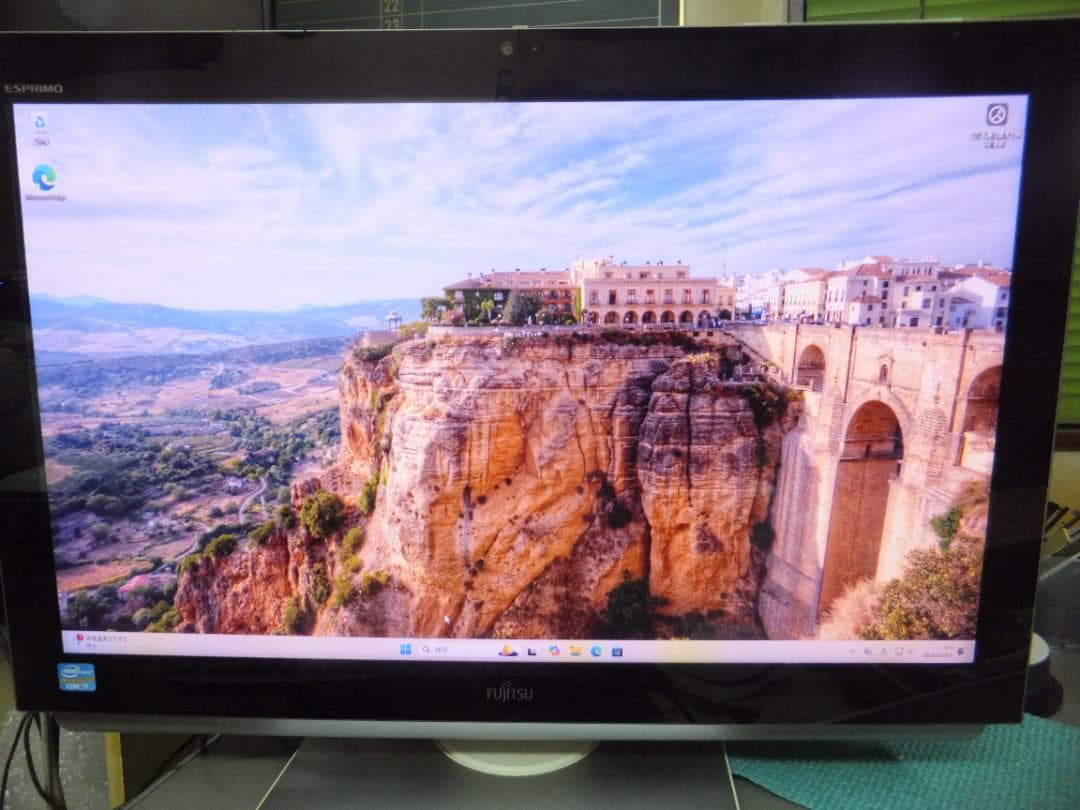 辻*本様 (1689）W11秒速起動SSD240G富士通一体 FH77 i7 8