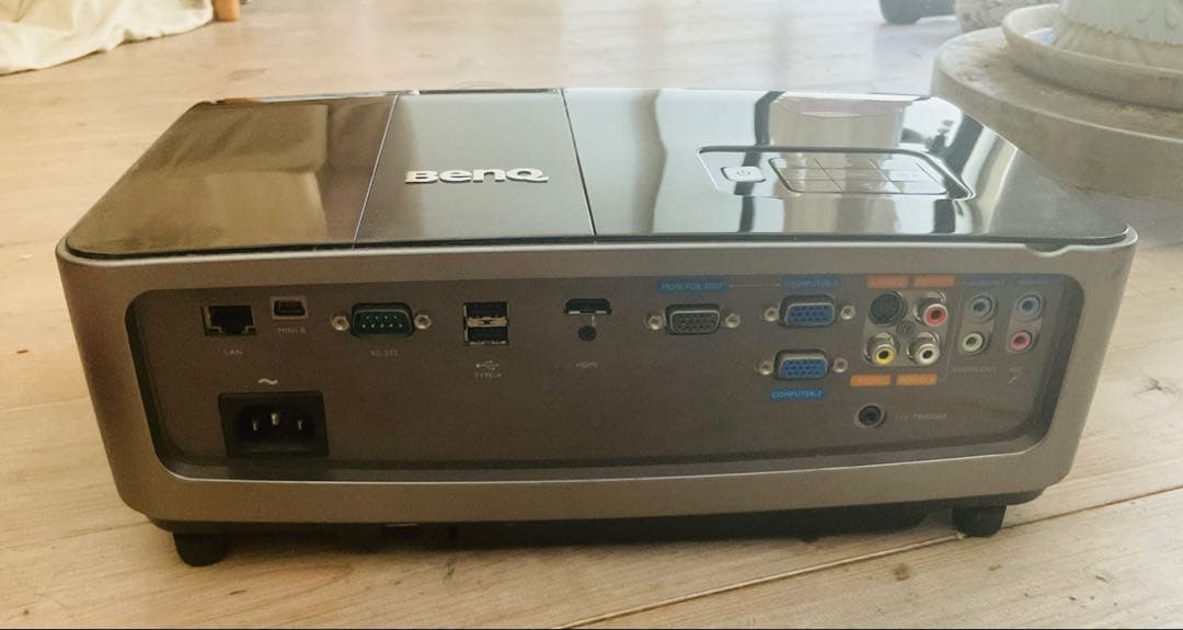 BenQ プロジェクター　MX764 他付属品&ケース