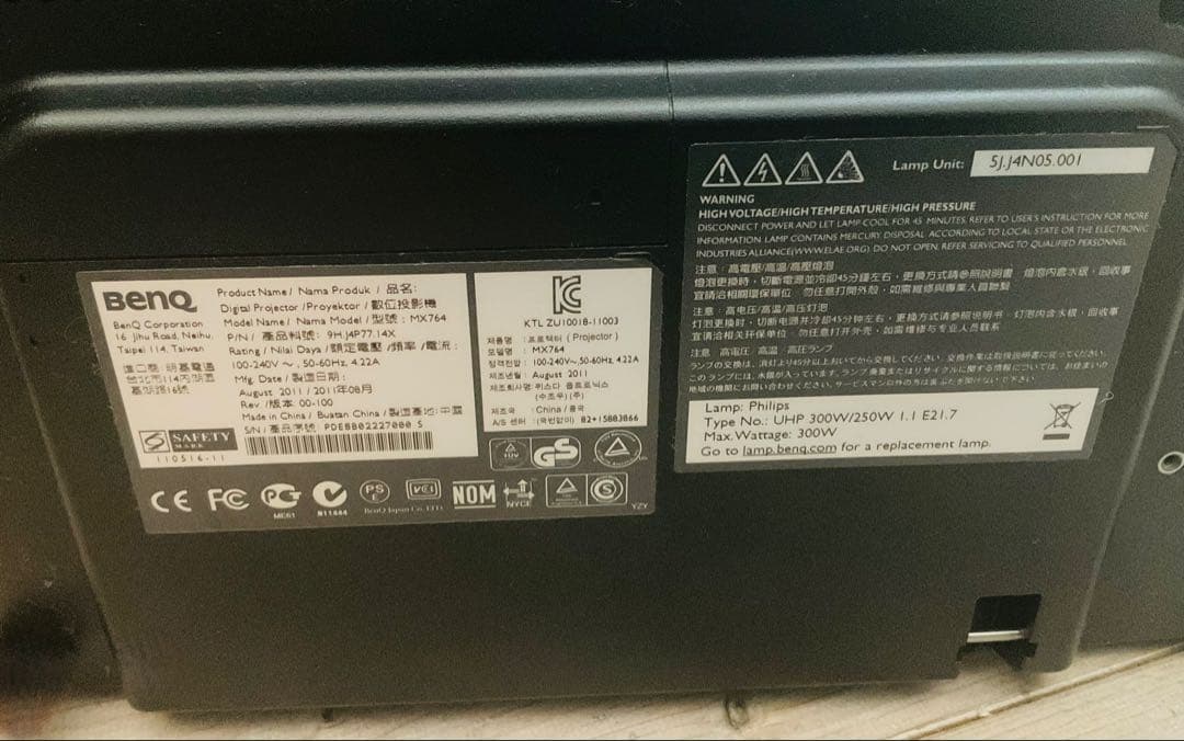 BenQ プロジェクター　MX764 他付属品&ケース