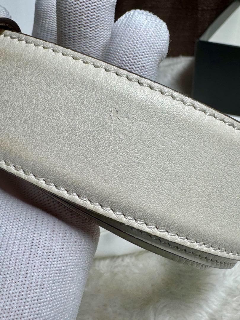 GUCCI ホワイトレザー GGロゴバックルベルト