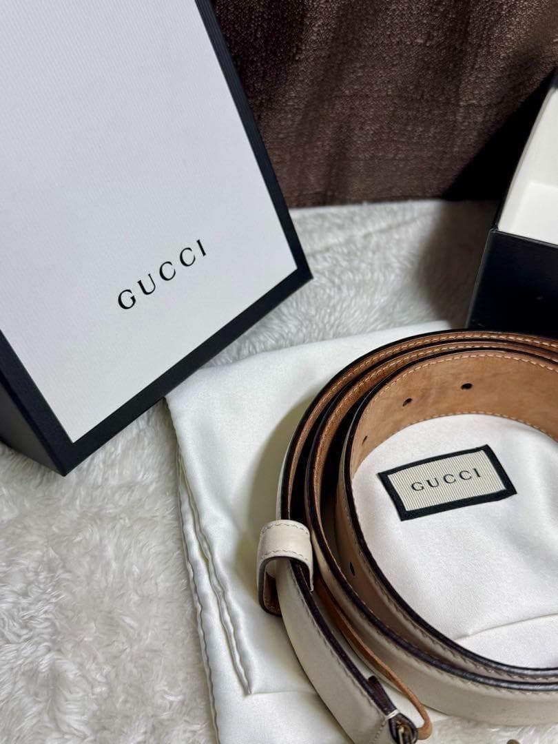 GUCCI ホワイトレザー GGロゴバックルベルト
