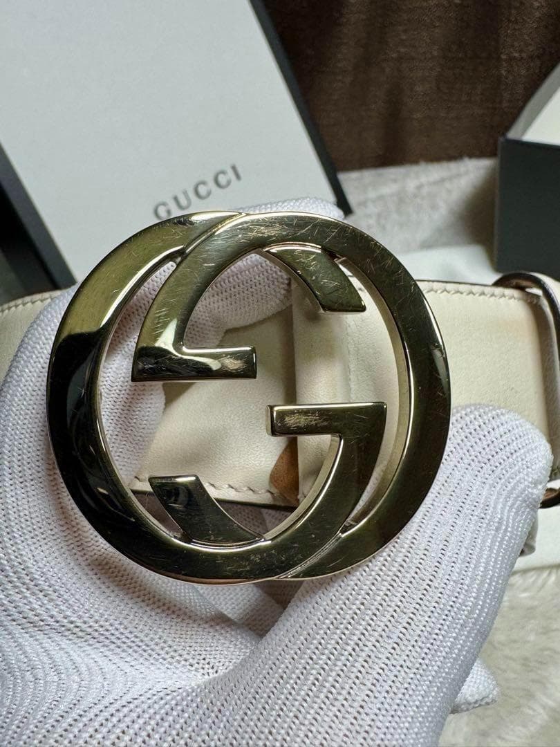 GUCCI ホワイトレザー GGロゴバックルベルト
