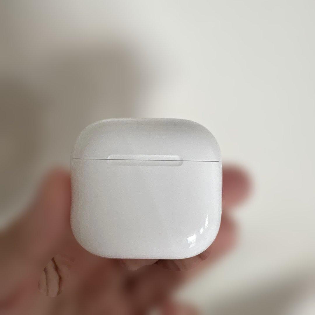 Apple AirPods 4 本体 USB-C充電ケース付き