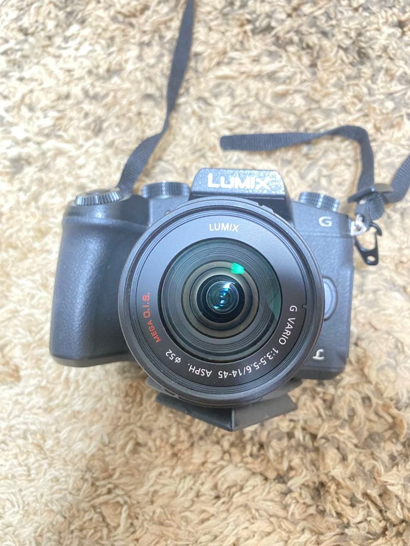 LUMIX Gシリーズ ミラーレス一眼カメラ 本体とバッテリー