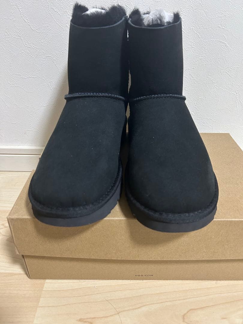 新品　UGG ベイリーボウ2 ブラック　ムートンブーツ リボン付き 24㎝
