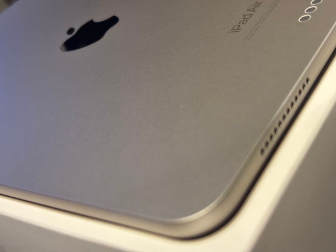 Apple iPadAirM1(第5世代)64GBスターライトWi-Fiモデル