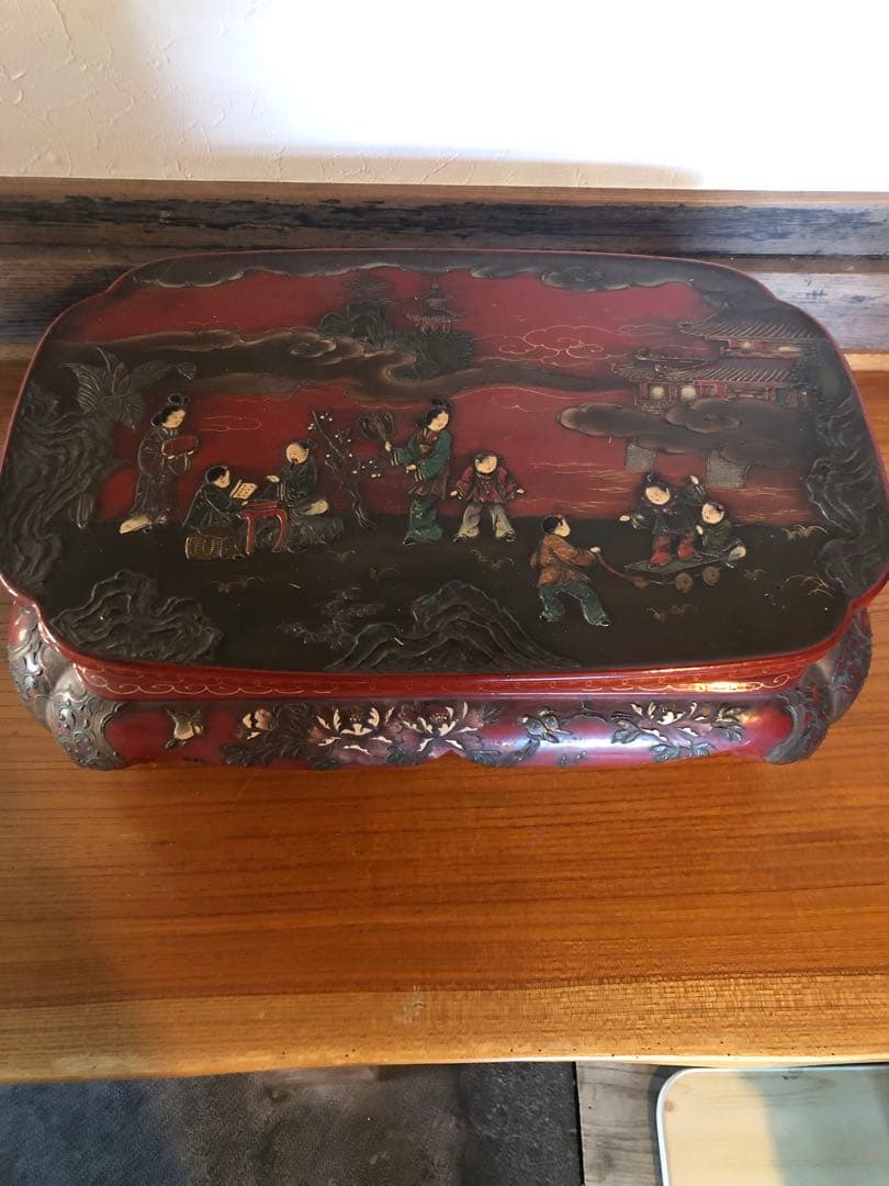 ココ　稀少な琉球漆器の逸品　唐子人物文卓台