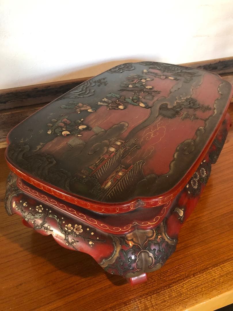 ココ　稀少な琉球漆器の逸品　唐子人物文卓台